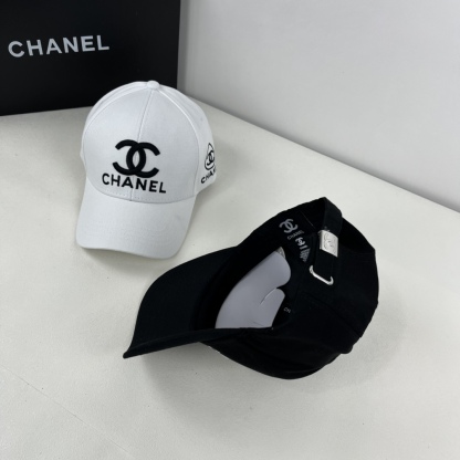 SOLID COLOR DOUBLE C LETTER BASEBALL CAP