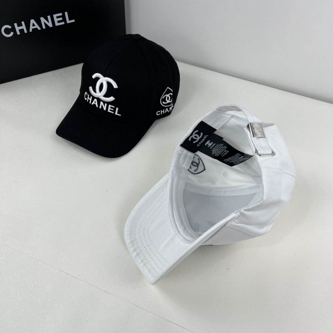 SOLID COLOR DOUBLE C LETTER BASEBALL CAP