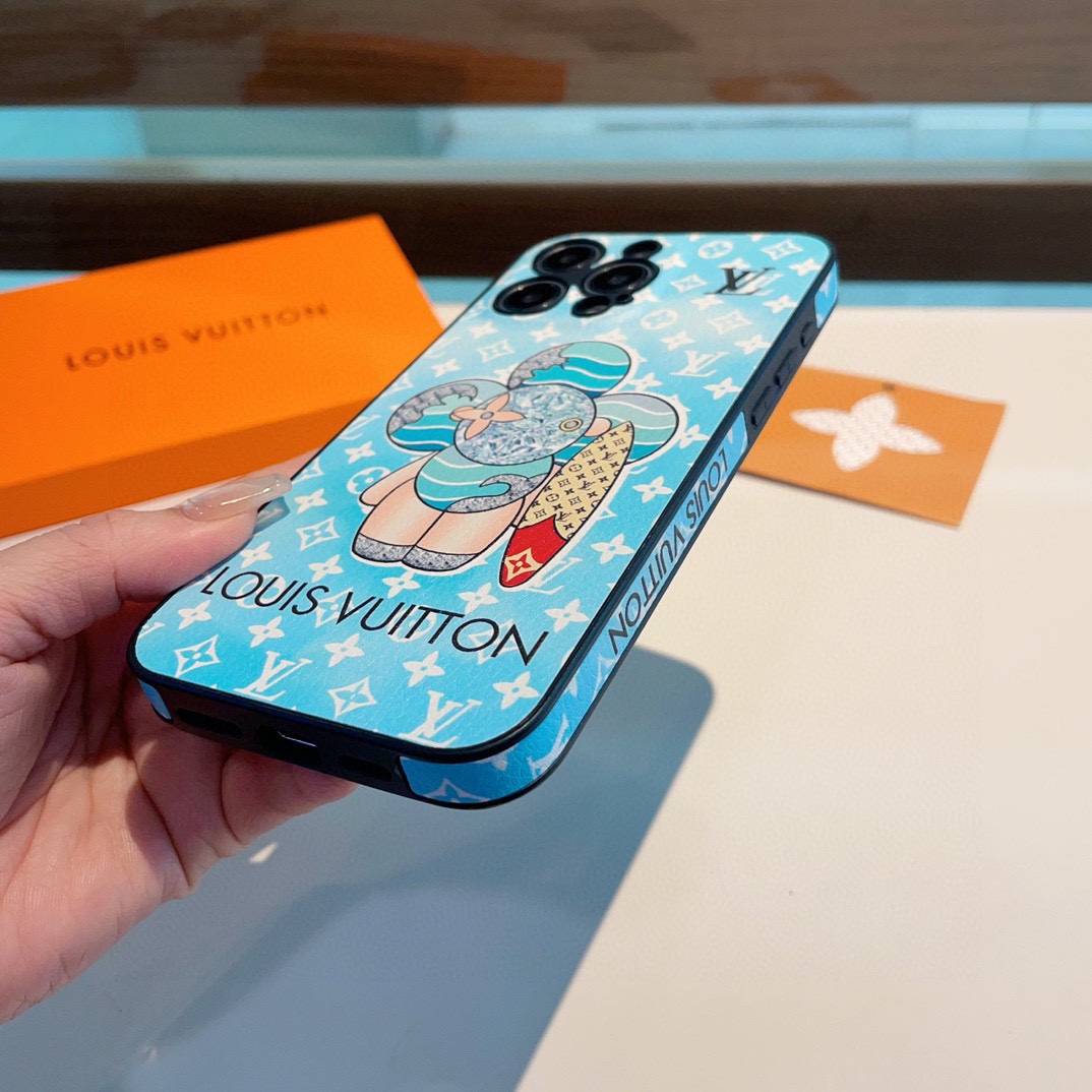 Fine hole edge leather phone case