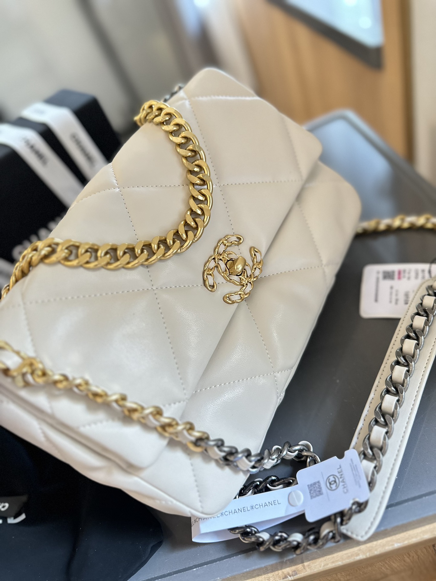 19 HANDBAG