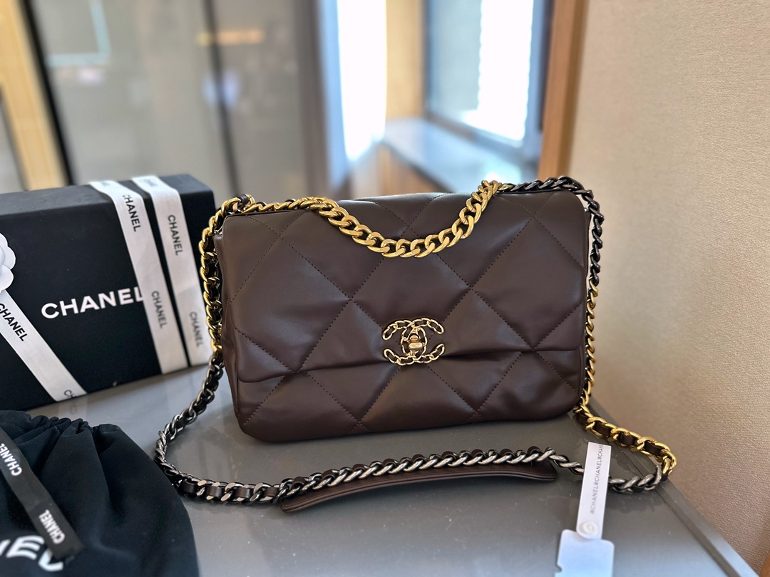 19 HANDBAG
