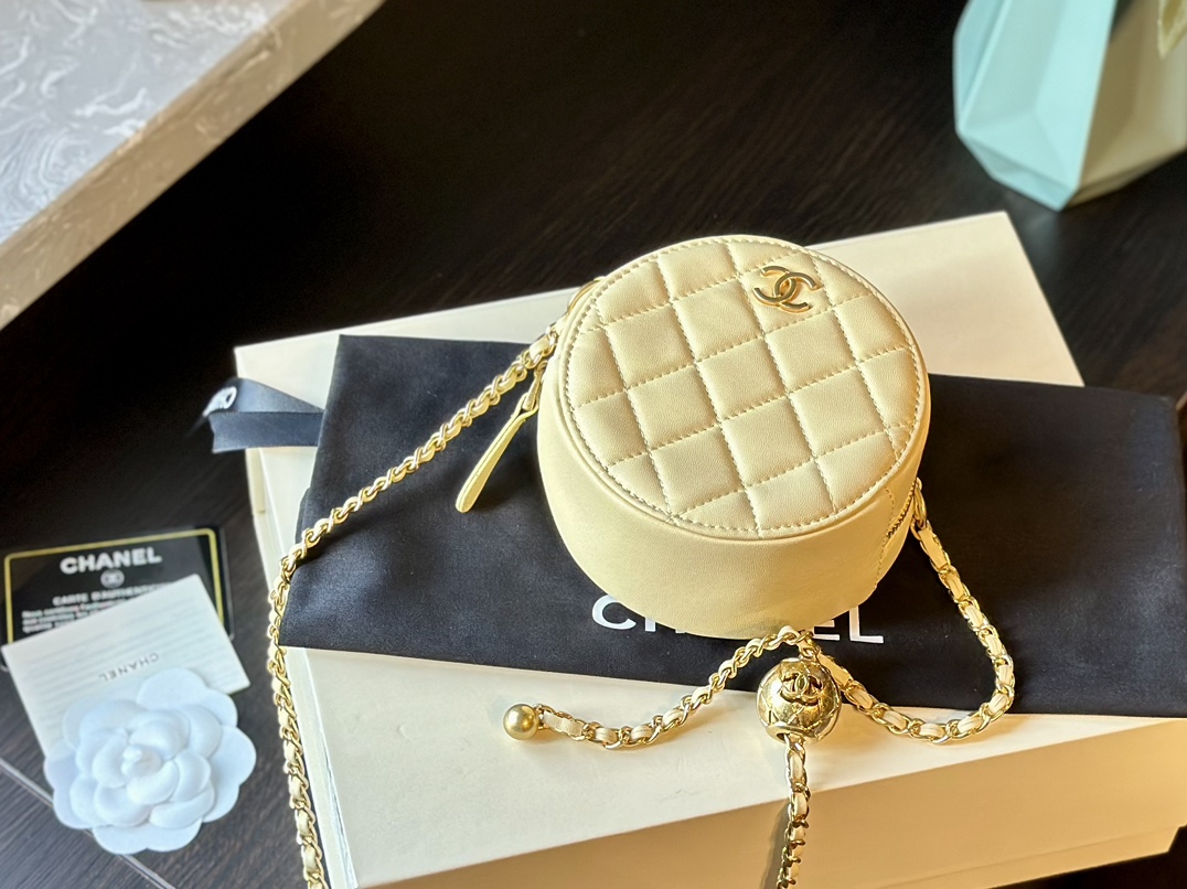 Lambskin Quilted Round Pearl Crush Clutch With Chain