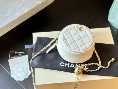 Lambskin Quilted Round Pearl Crush Clutch With Chain