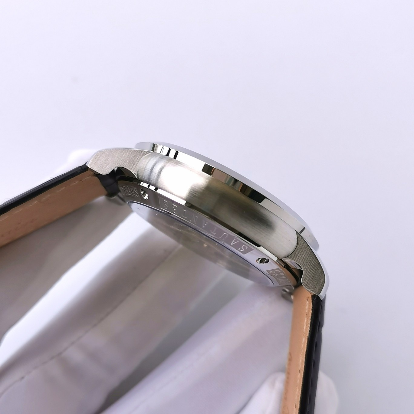 uses precise and stable Haiou tourbillon automatic movement, full hollow experience, 42mm