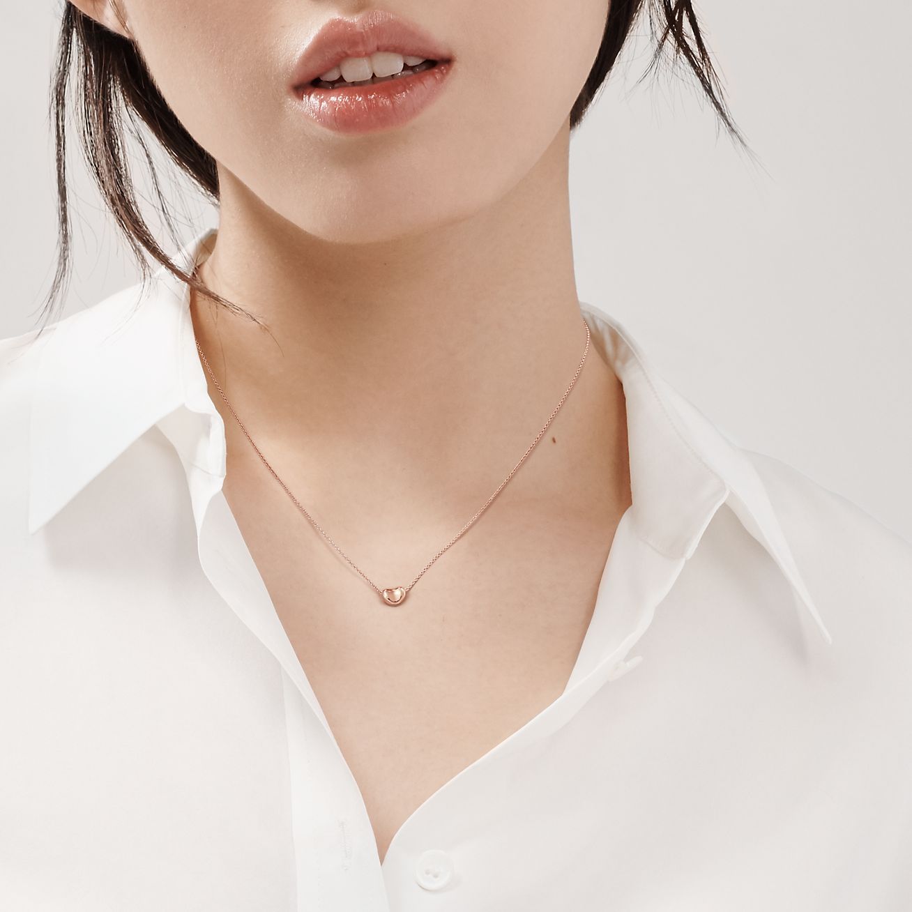 Elsa Peretti庐 Bean庐 design Pendant in Rose Gold, 6.5 mm