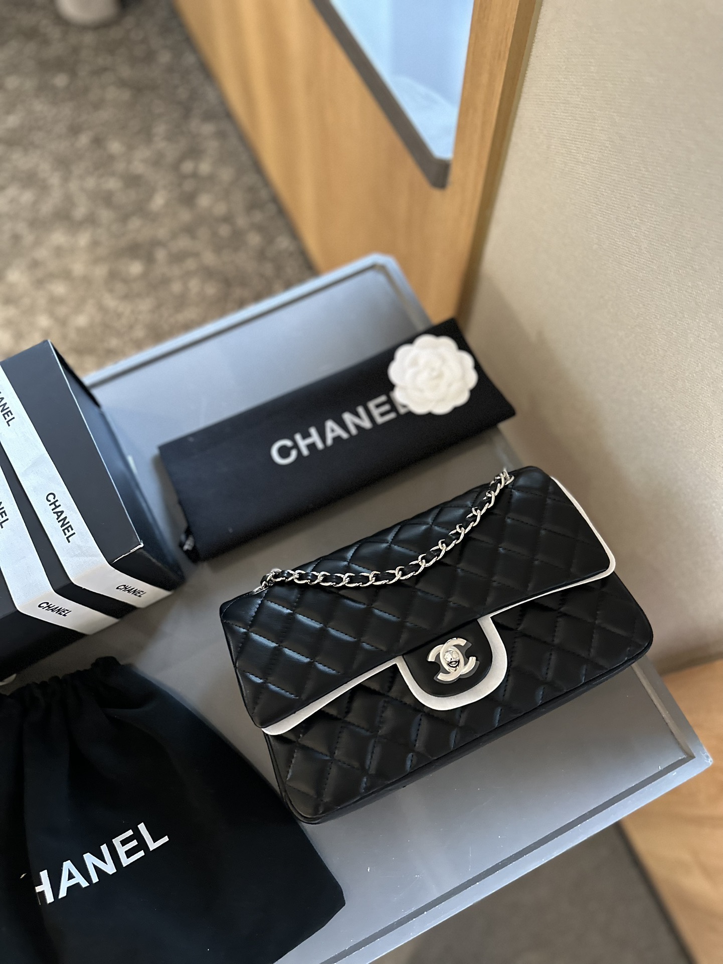 Classic 11.12 Handbag