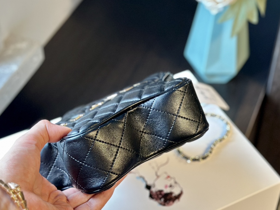 Leather handbag