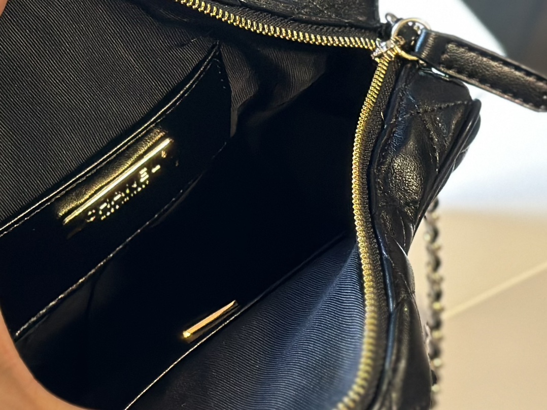 Leather handbag