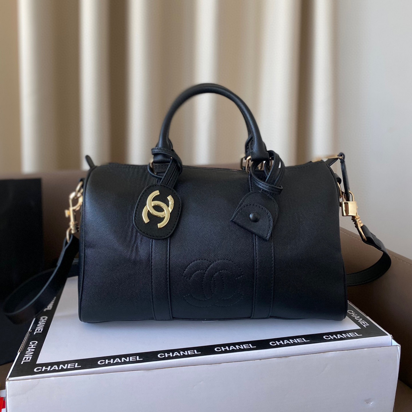 Two-hand travel bag
