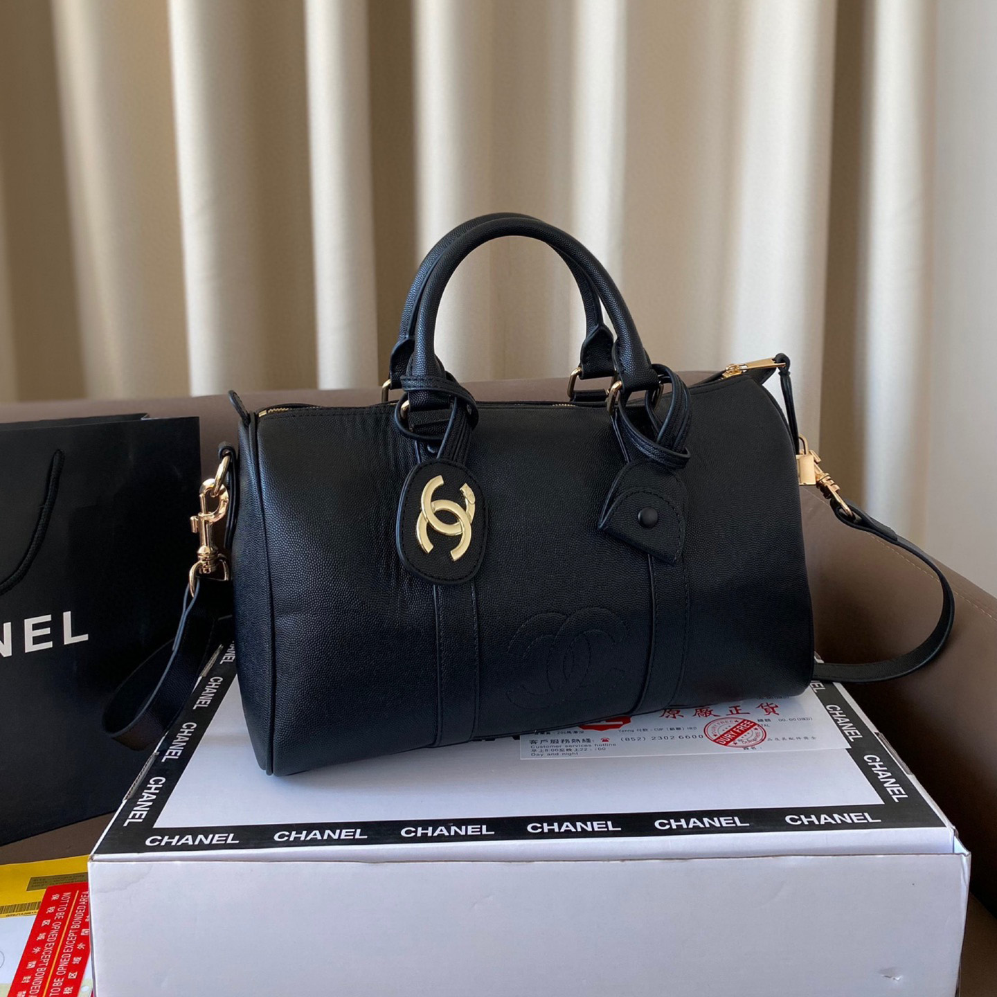 Two-hand travel bag