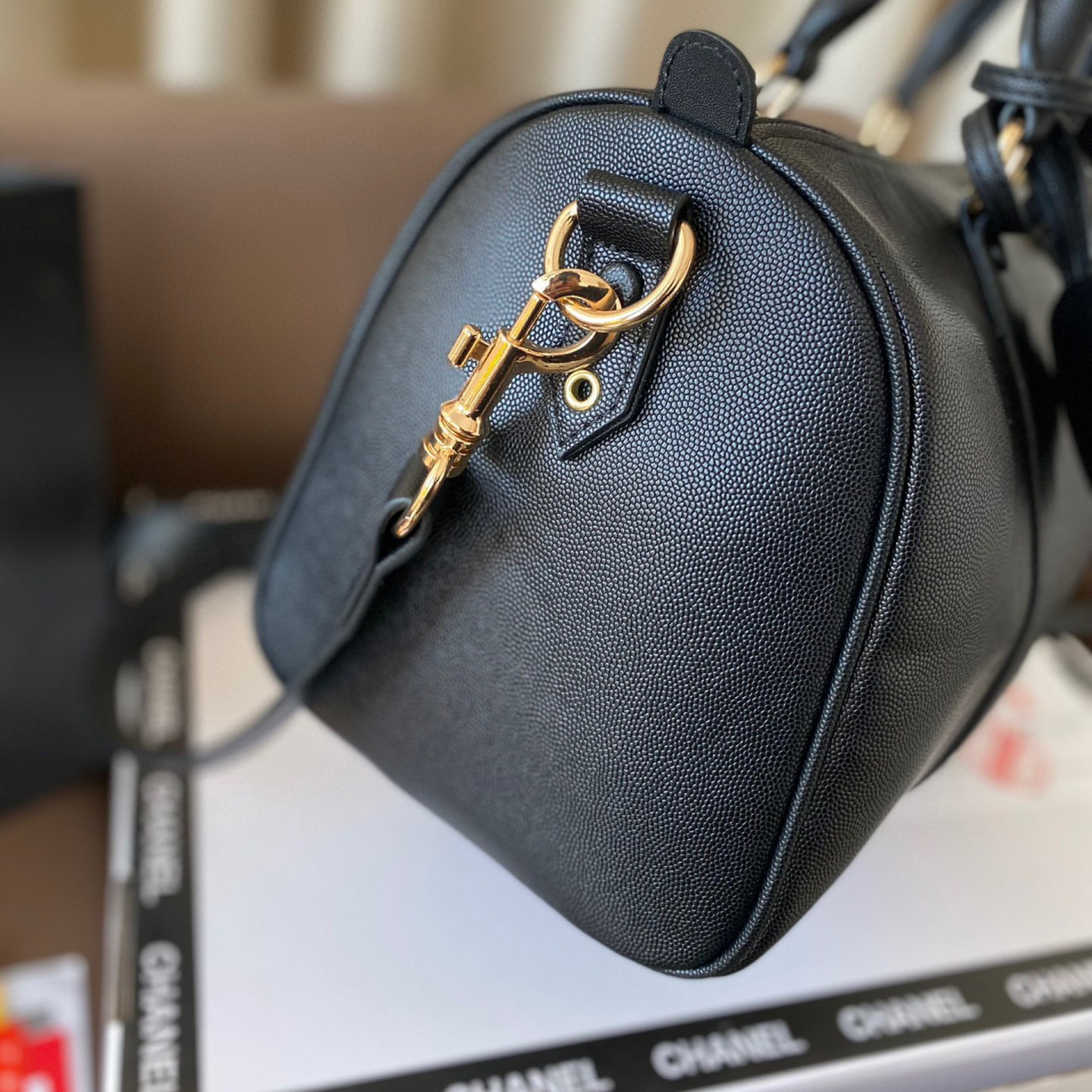 Two-hand travel bag