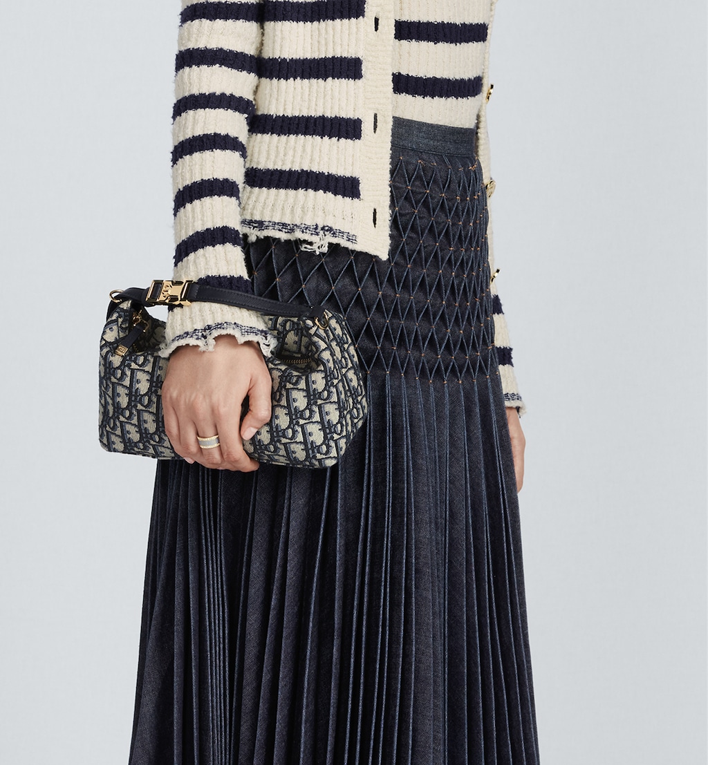 Medium Travel Nomad Pouch