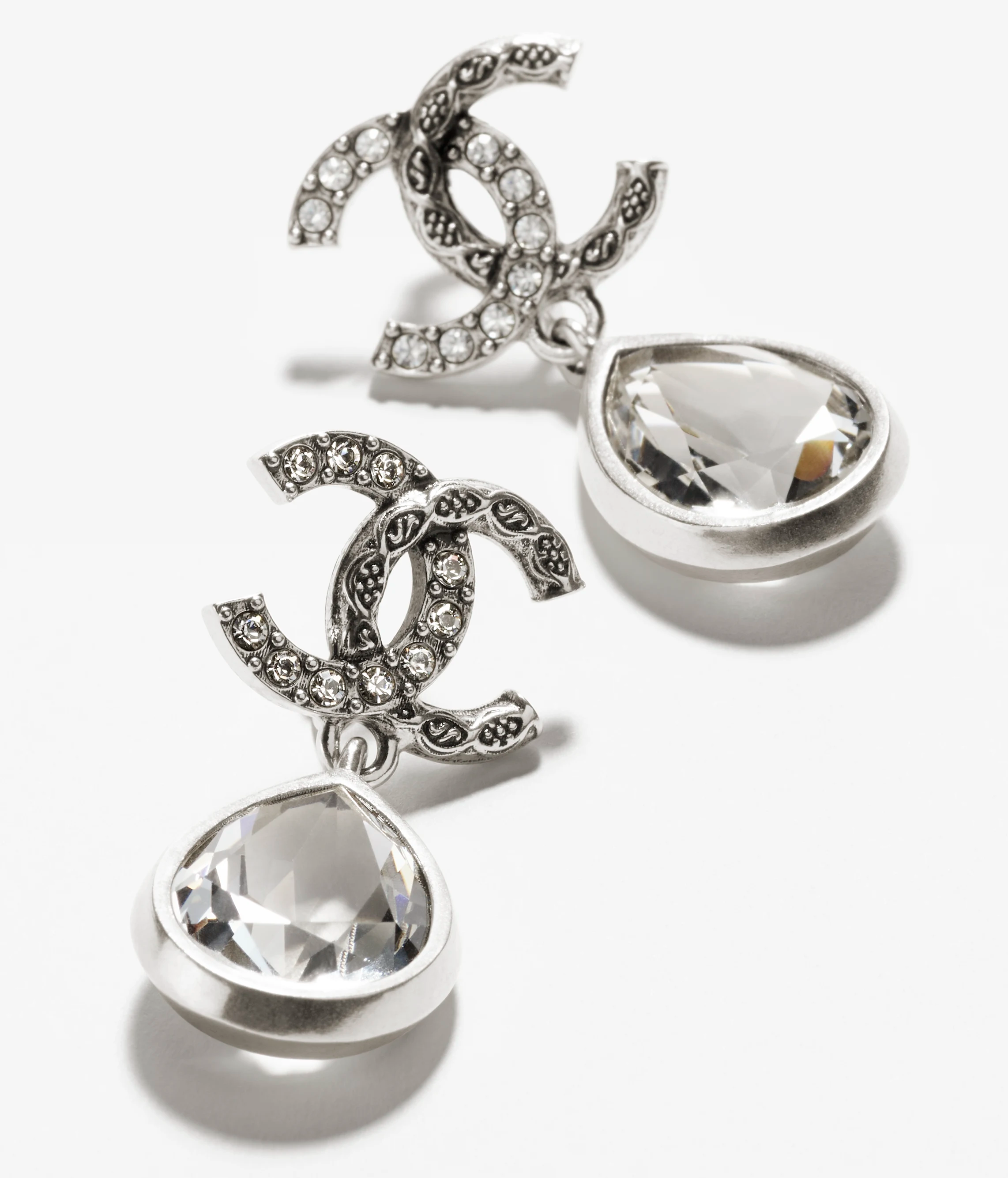 PENDANT EARRINGS