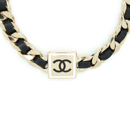 SQUARE CC LEATHER CHAIN CHOKER BLACK AND LIGHT GOLD TONE