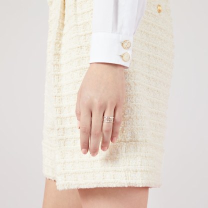 INTERLOCKING WIDE OPEN BAND