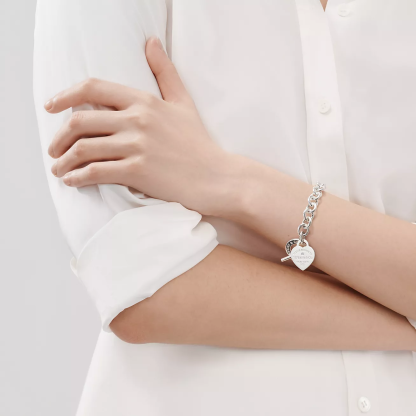 Return to 庐 Heart Tag Bracelet in Silver with a Diamond, Medium