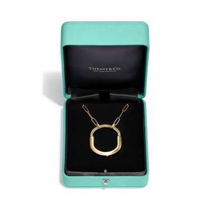 Lock Pendant in Yellow Gold with Diamonds, Large