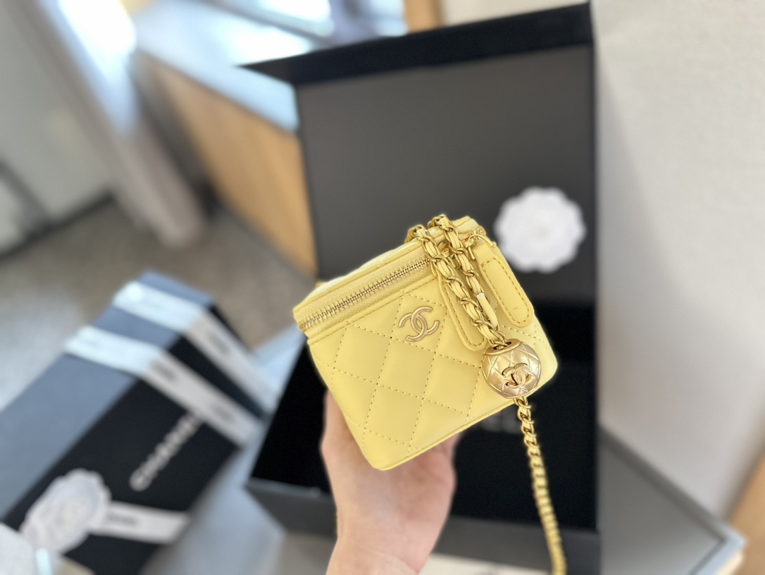 Pearl Crush Vanity Case with Chain Quilted Lambskin Mini