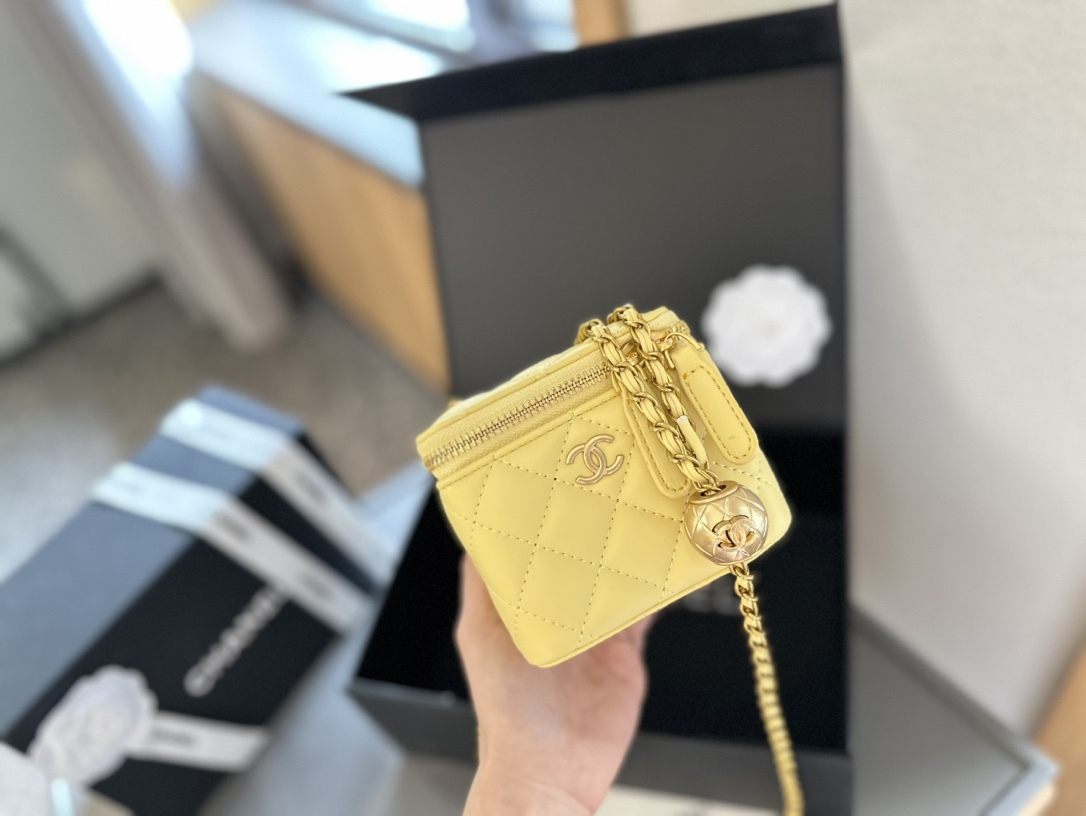 Pearl Crush Vanity Case with Chain Quilted Lambskin Mini