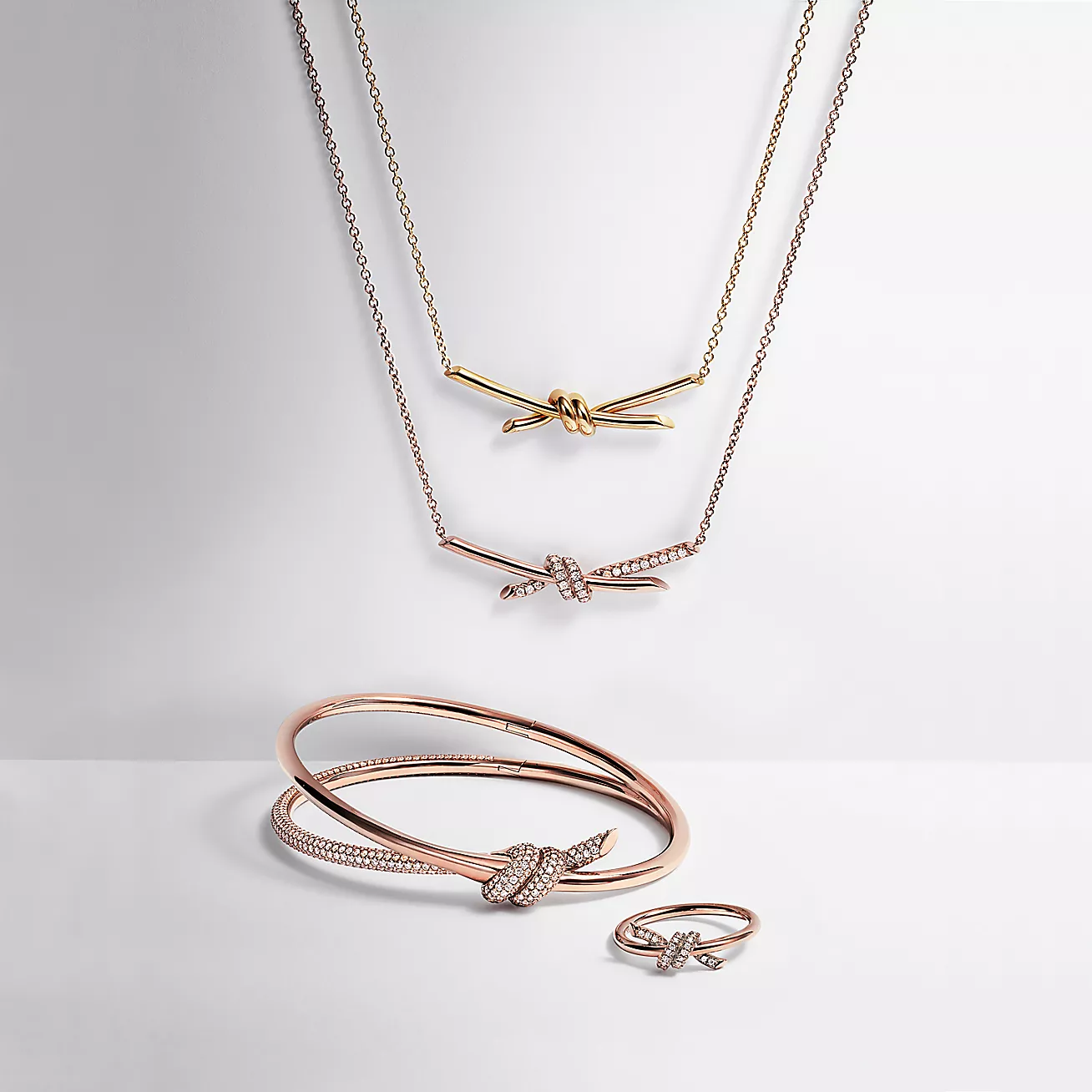 Knot Ring in Rose Gold with Diamonds