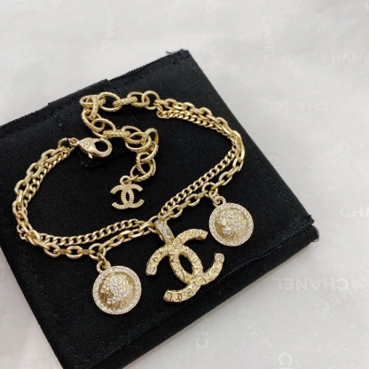 Vintage Style Double C Double Cameo Bracelet