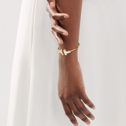 T Wide Mother-of-pearl Wire Bracelet in 18k Gold