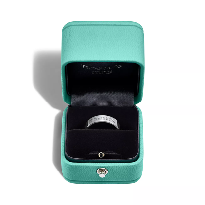 & Co.庐 Band Ring in Platinum with a Diamond