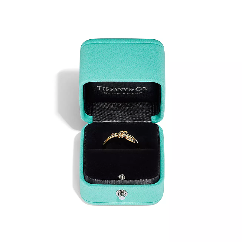 Knot Ring in Yellow Gold