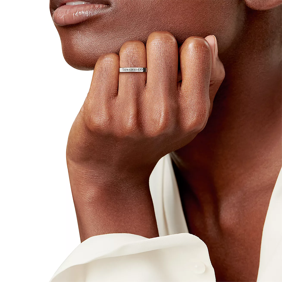 & Co.庐 Band Ring in Platinum with a Diamond