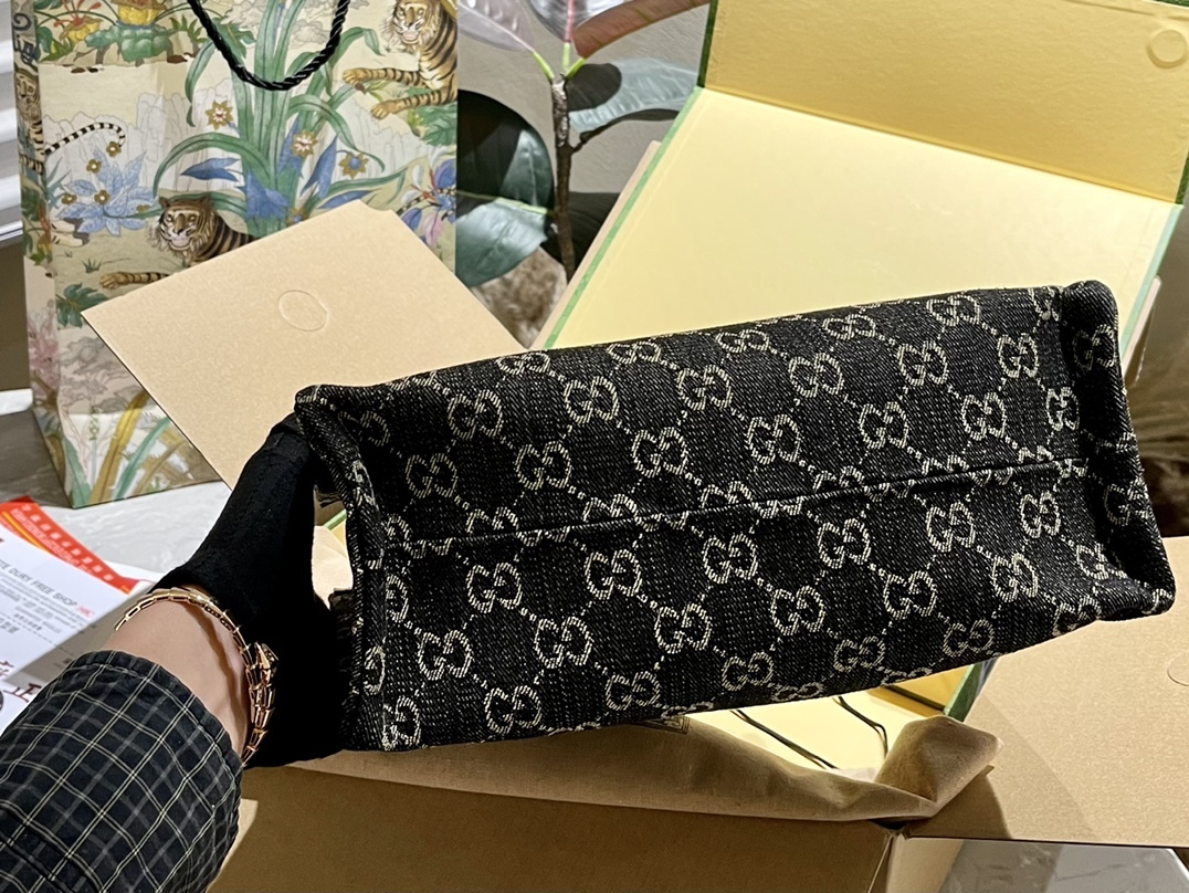 Ophidia  large tote bag