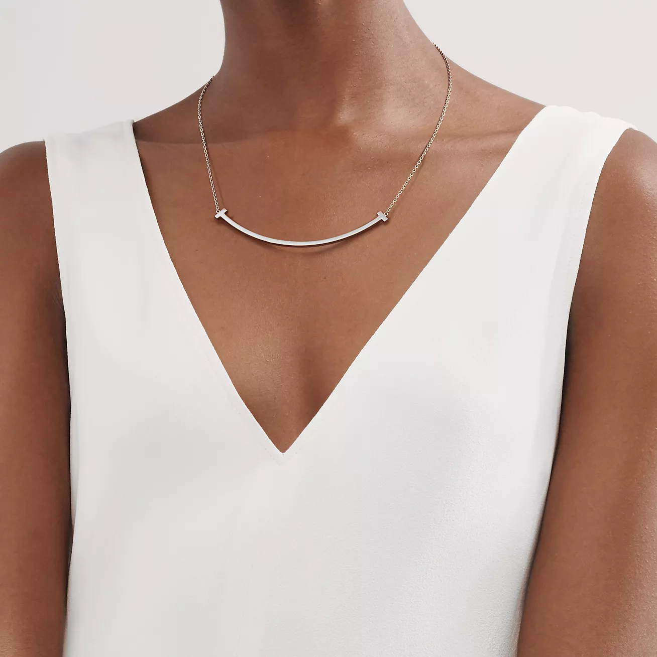 T Extra Large Smile Pendant in 18k White Gold