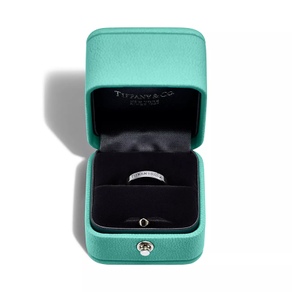 & Co.庐 Band Ring in Platinum with a Diamond