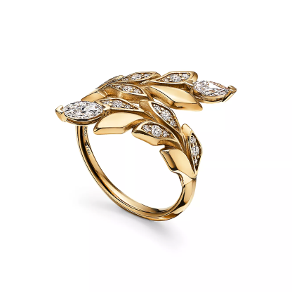 Victoria庐 Vine Bypass Ring in Yellow Gold with Diamonds