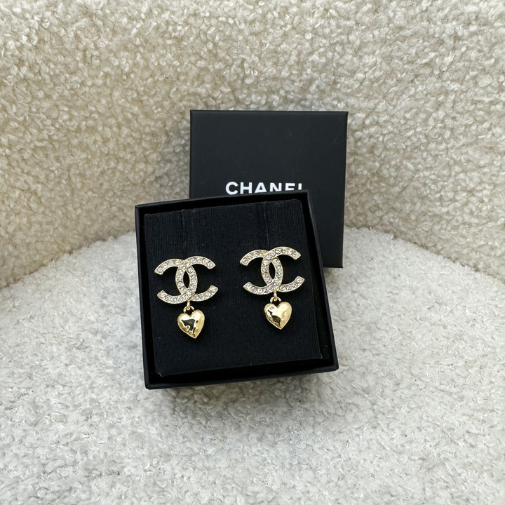 23P Heart Dangling Earrings with Crystals in GHW
