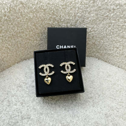 23P Heart Dangling Earrings with Crystals in GHW