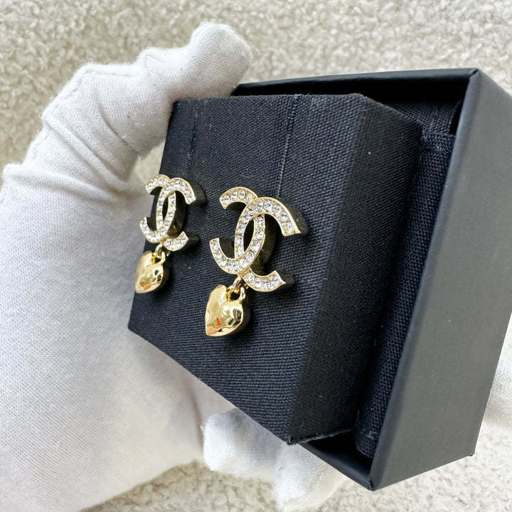 23P Heart Dangling Earrings with Crystals in GHW