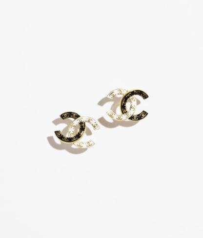 STUD EARRINGS
