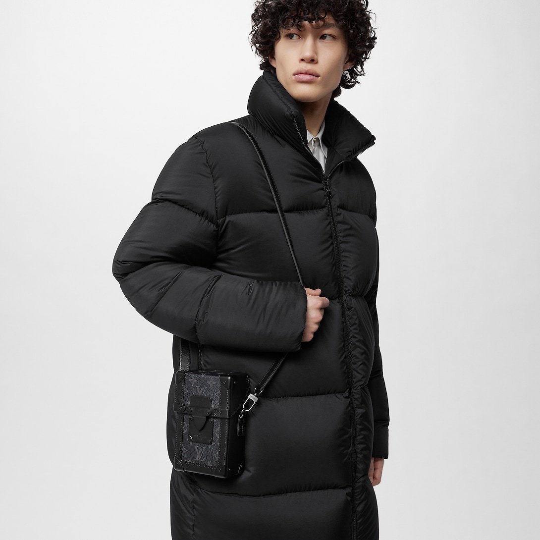 Vertical Trunk Wearable Wallet M82077