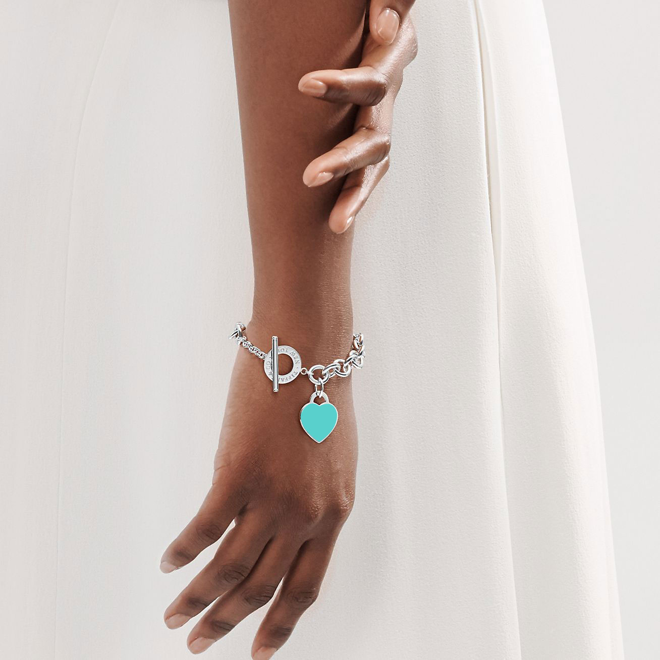 Return to 庐 Blue Heart Tag Toggle Bracelet in Silver