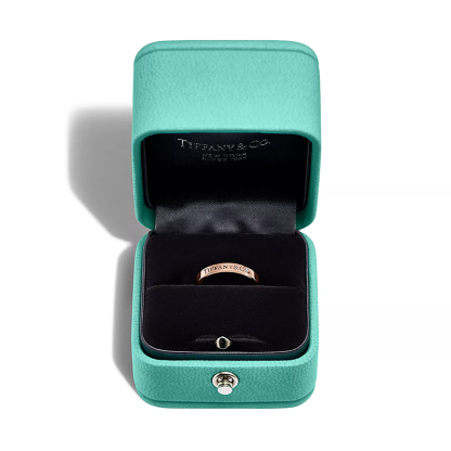 & Co.庐 Band Ring in Rose Gold with a Diamond