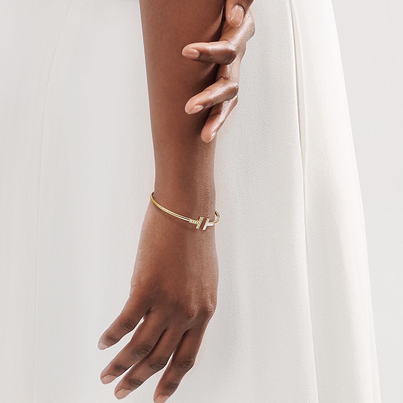T Wire Bracelet in Yellow Gold with Mother-of-pearl and Diamonds