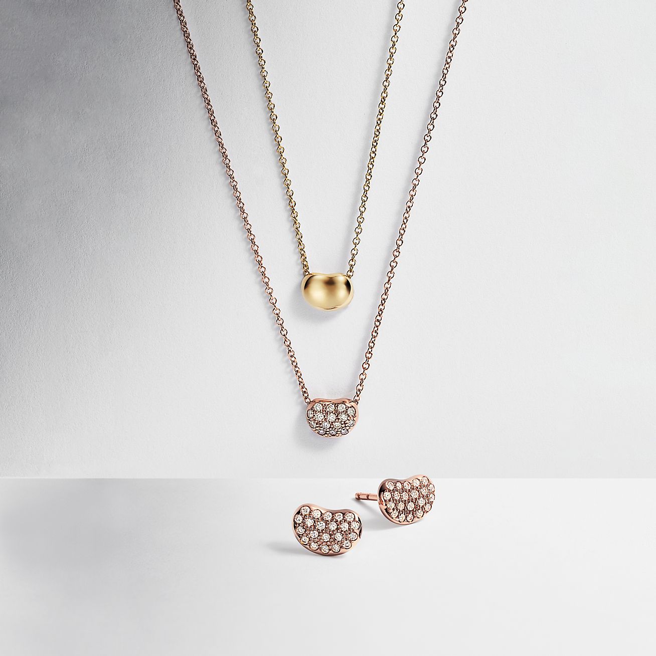 Elsa Peretti庐 Bean庐 design Pendant in Yellow Gold, 6.5 mm