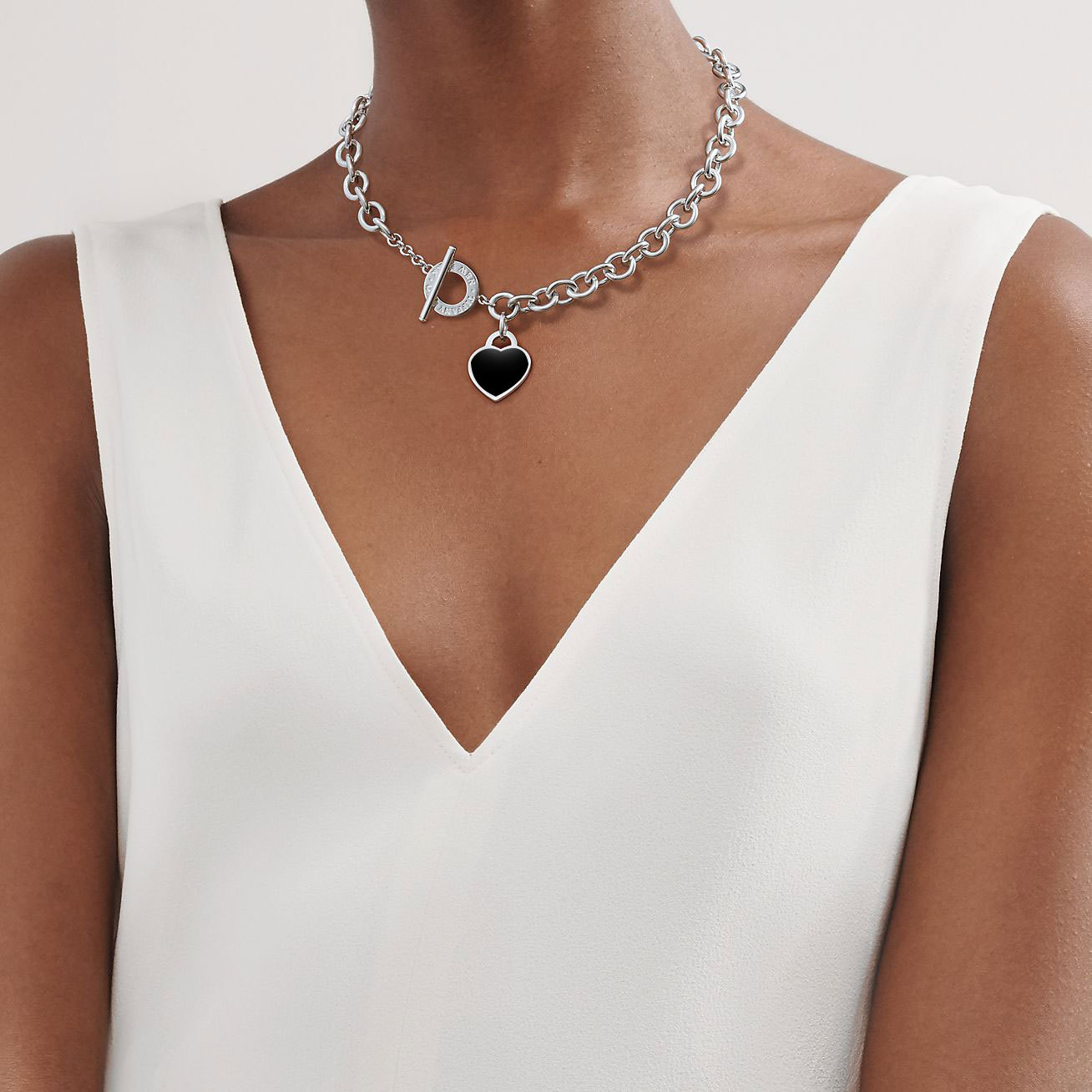 Return to 庐 Heart Tag Toggle Black Necklace in Silver