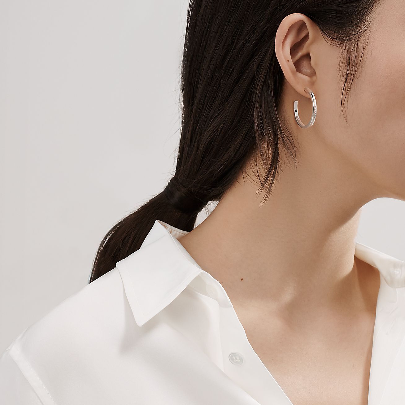 1837庐 Hoop Earrings in Silver, Medium