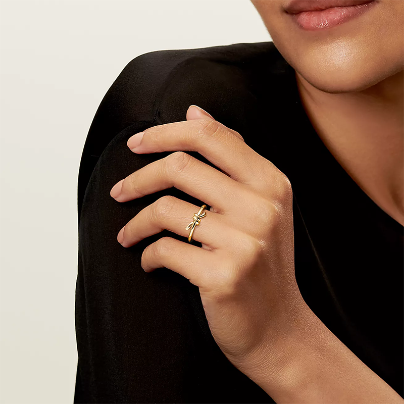 Knot Ring in Yellow Gold