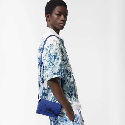 Steamer Wearable Wallet M82571