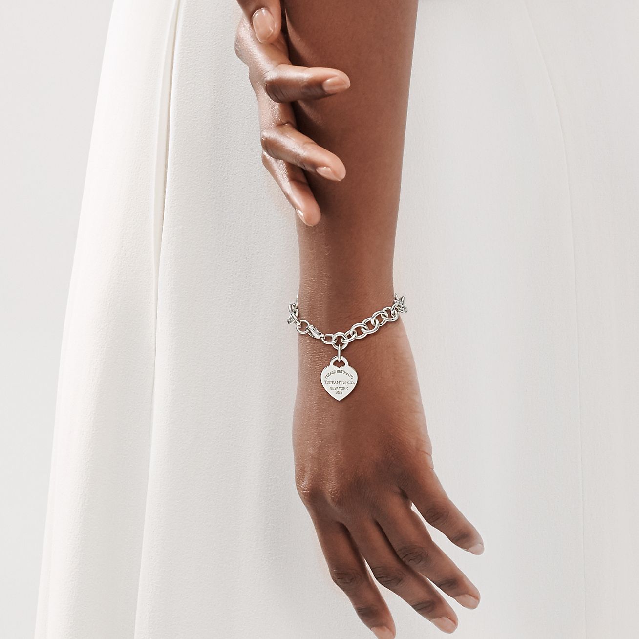 Return to 庐 Heart Tag Charm Bracelet in Silver