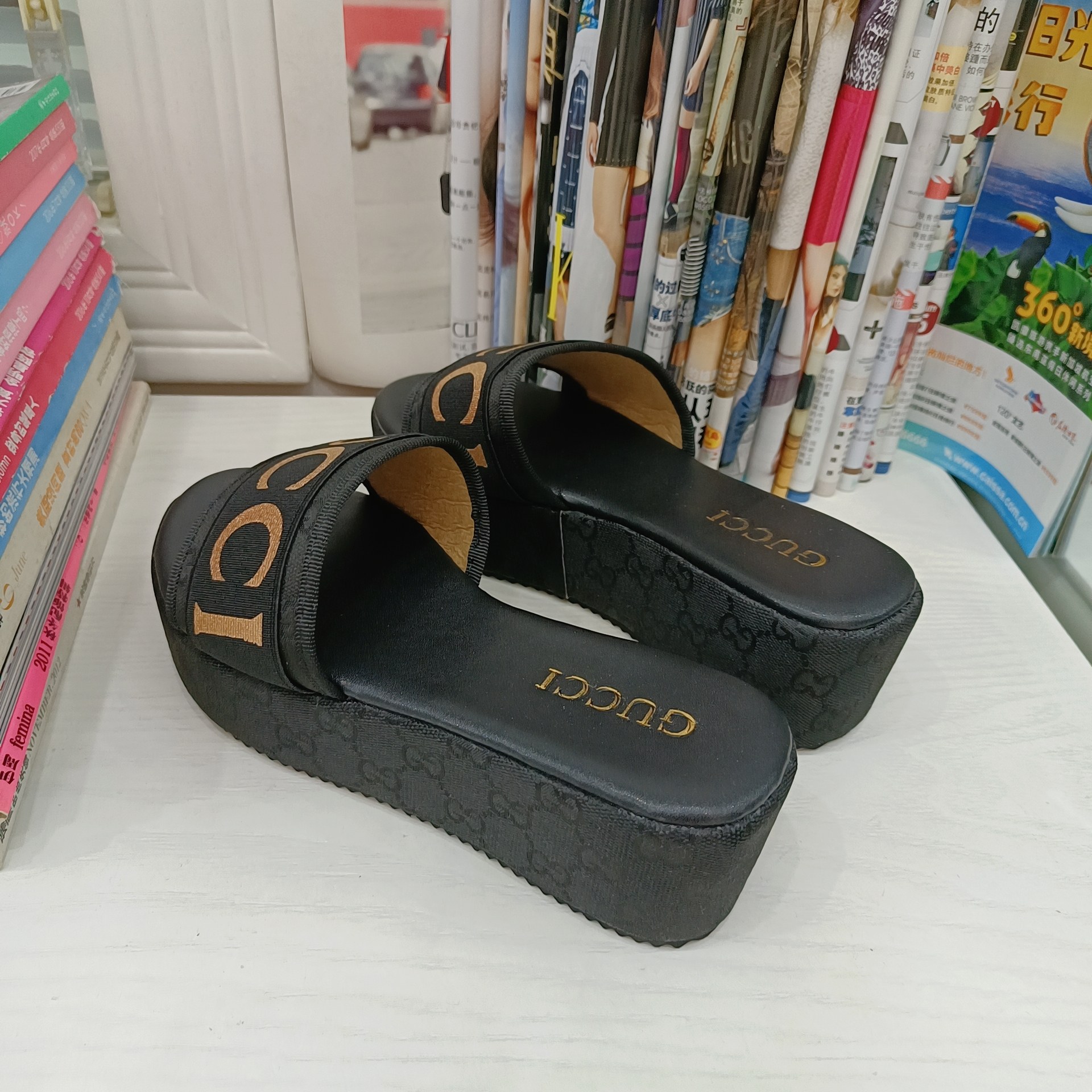WOMEN'S PLATFORM SLIDE SANDAL