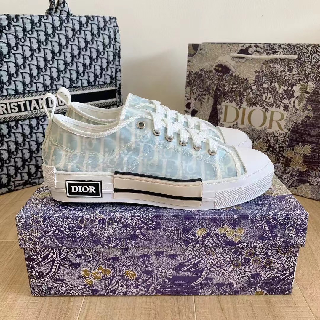 B23 Low-Top Sneaker 