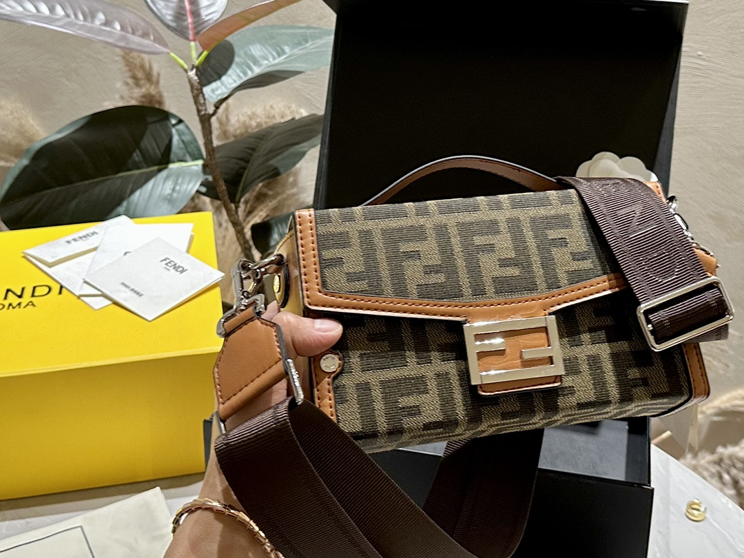 Baguette Sofe Trunk